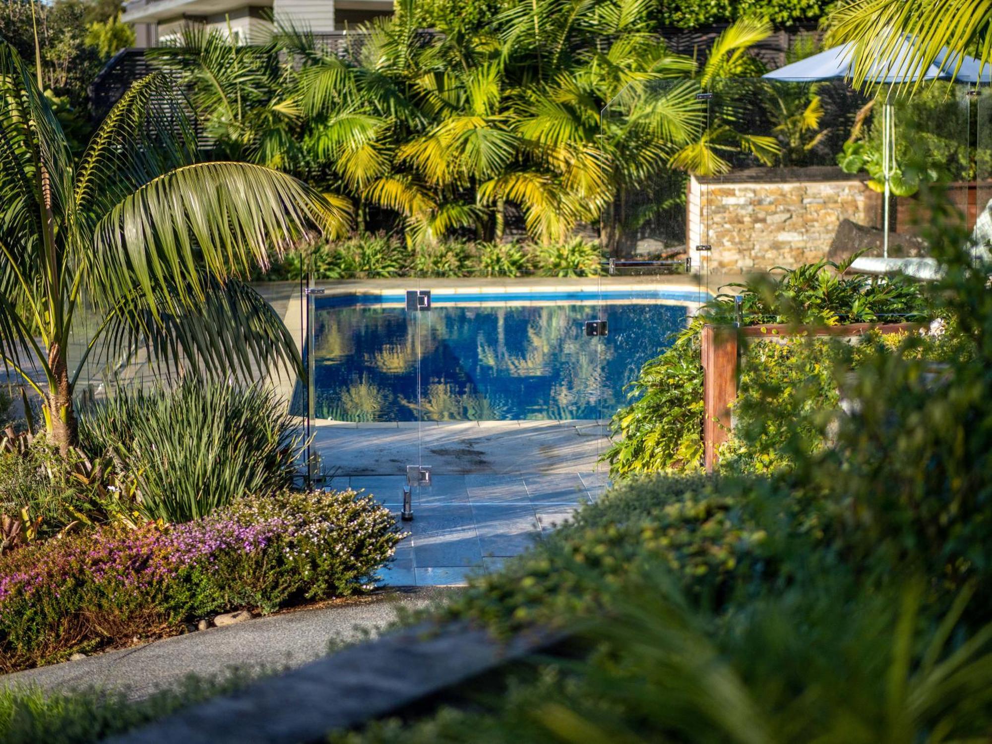 Te Awa Lodge Paihia Bagian luar foto